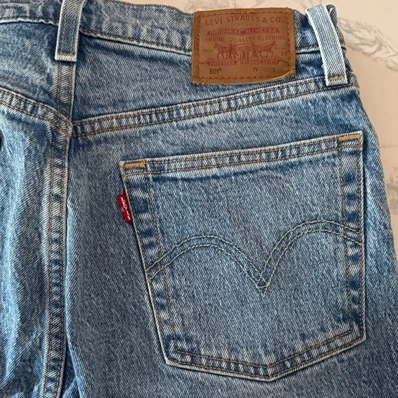 Levi's Women's Straight Leg Light Blue Denim Jeans - Picture 4 of 7